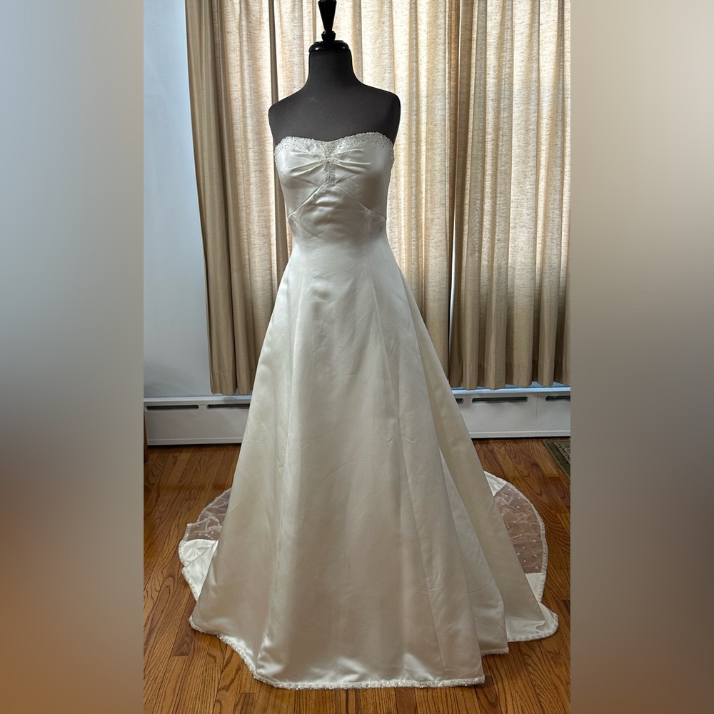 Elegant Strapless Cream Gown